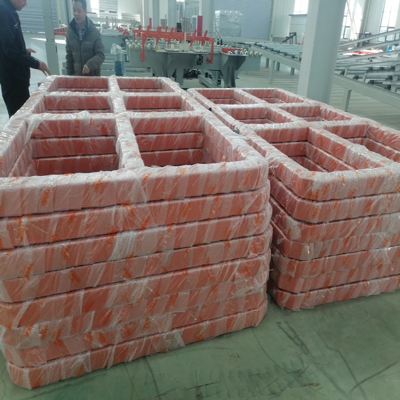 Trasporto di precisione: scaffalature per carichi pesanti consegnate in Medio Oriente